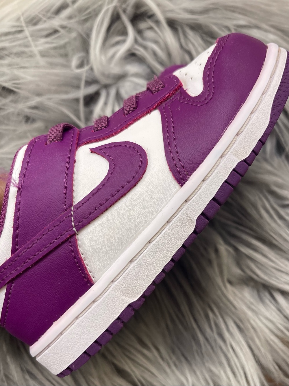 Nike Kids White and Purple Low-Top Sneakers